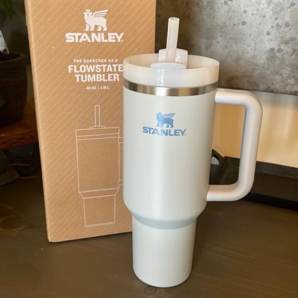 Stanley 40oz Quencher H2.0 FlowState Stainless Steel Vacuum Insulated Tumbler. - Picture 7 of 12